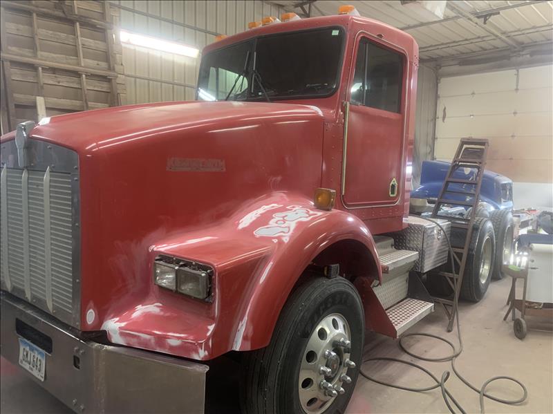 M & M Truck & Auto Body Inc Wellman, IA